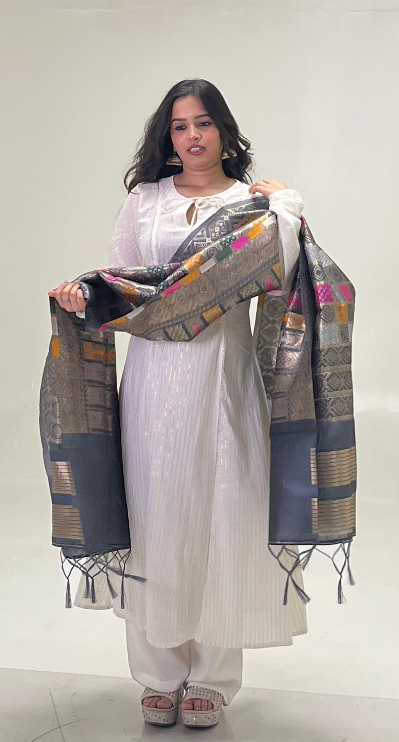 Banarasi Zari Dupatta – Ruby Red Elegance